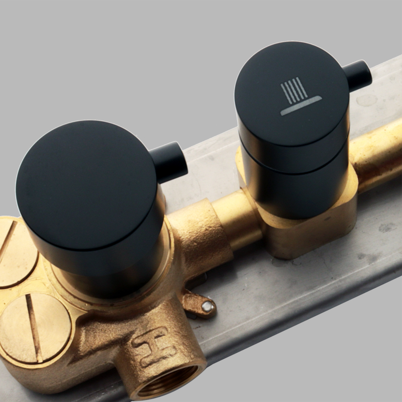 Grifo de ducha de latón termostático para baño oculto, cuatro funciones, accesorios para el cuerpo principal de la ducha del baño